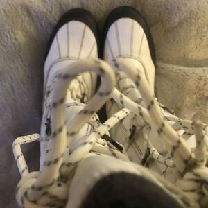 Cougar of CANADA White and Black Lace-Up winter Boots